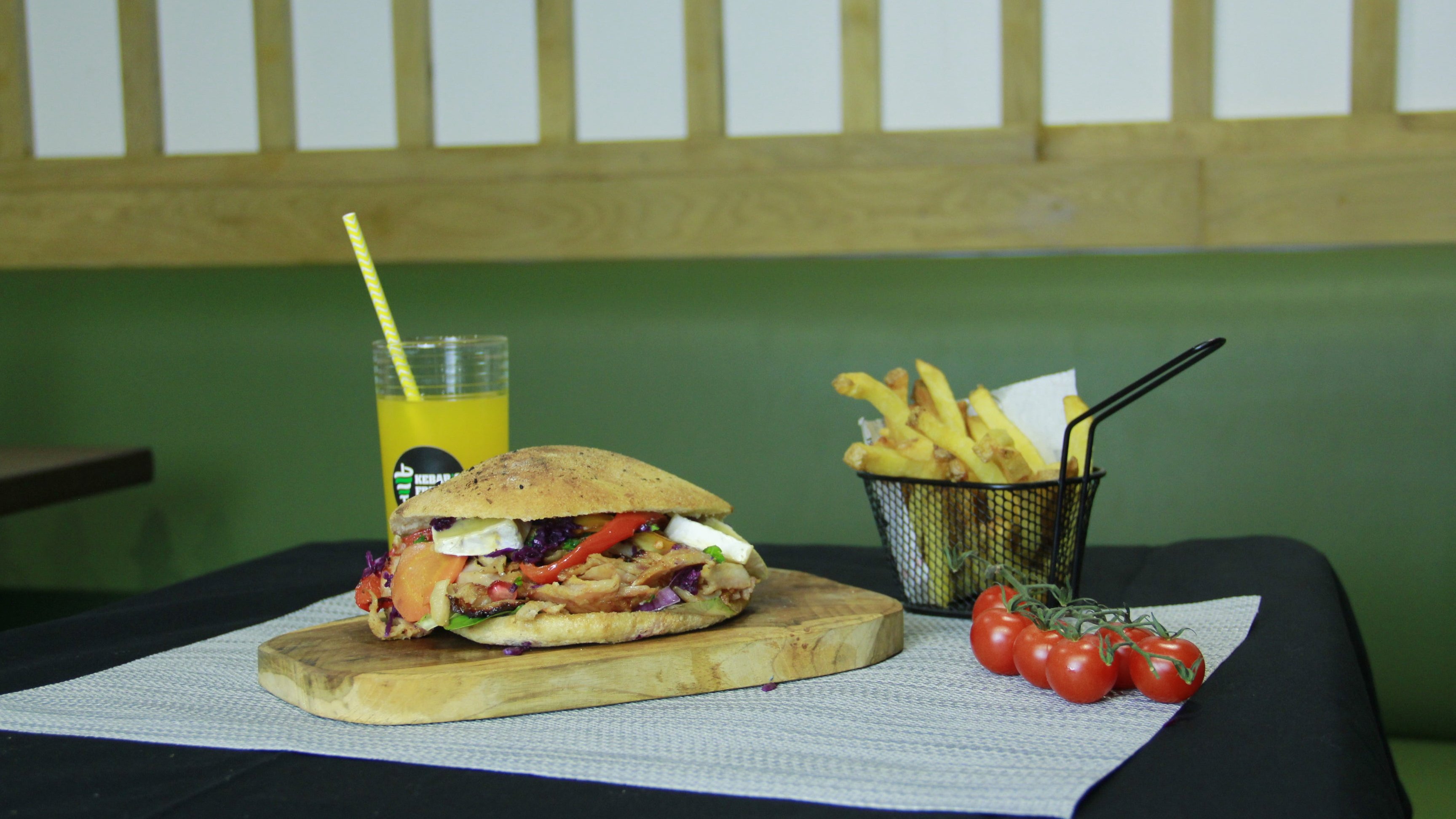 Sandwich Paris-Berlin 🐔🐐🐝🥙   13,95