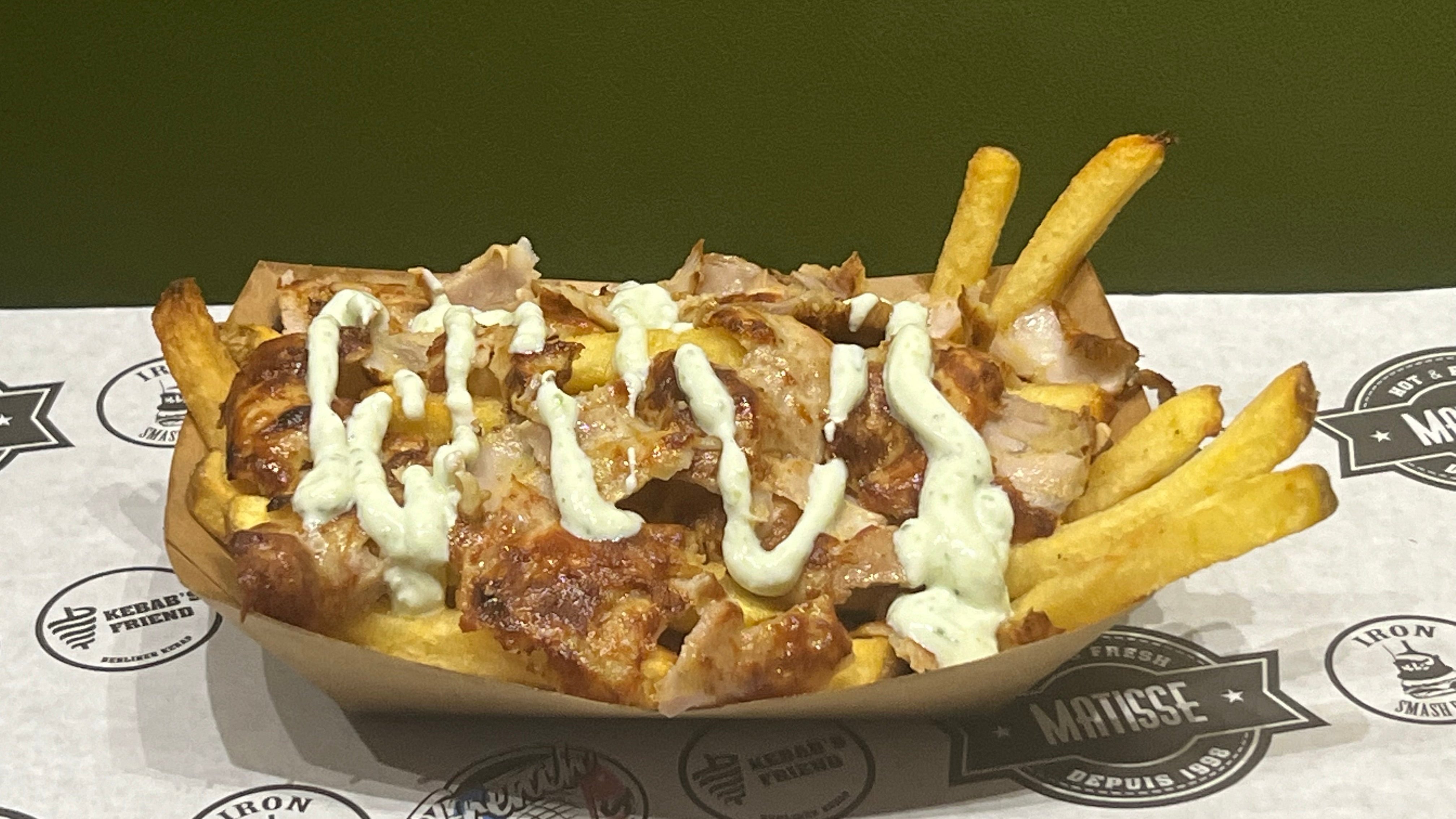 Barquette frites fraîche et viande Kebab