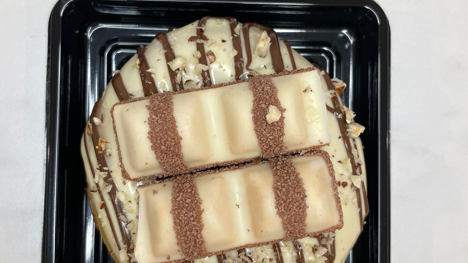 Donuts Kinder Bueno white